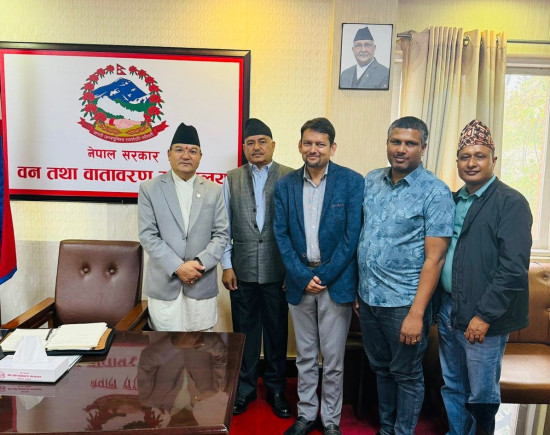 कांग्रेस जनसम्पर्क बिभाग प्रमुख पौडेलले वनमन्त्रीलाई दिए सुझाव 