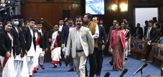 राप्रपा र रास्वपाले गर्यो संसद् बैठक बहिष्कार 