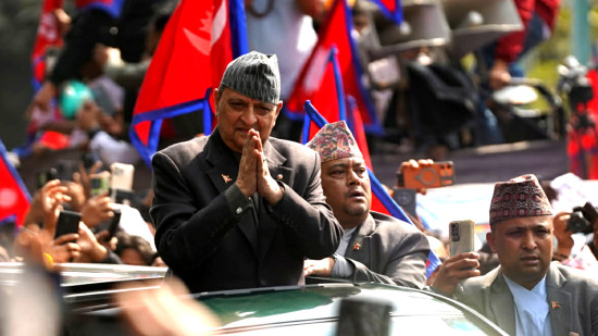 पूर्वराजालाई विमानस्थलमा समर्थकको स्वागत