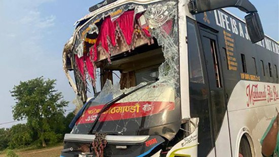 कपिलवस्तुमा यात्रु बस दुर्घटना, ३८ जना घाइते