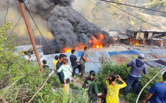 बाजुराको बुढीगंगास्थित बाम्का बजारमा भीषण आगलागी 