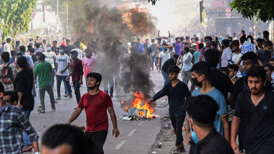 बंगलादेशमा आन्दाेलन हिंसात्मक बन्दै, ३५ जनाको मृत्यु, देशैभर कर्फ्यू