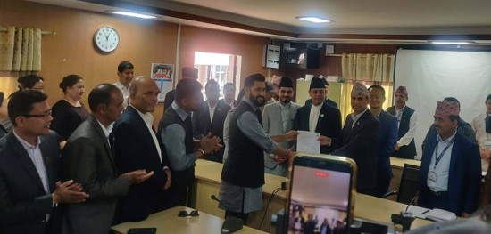 रास्वपा उपसभापति अर्यालले दर्ता गराए सभामुखमा उम्मेदवारी