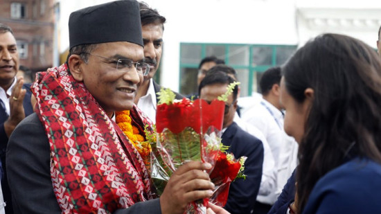 नवनियुक्त गभर्नर पौडेलले पदभार 