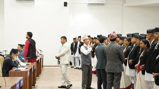 श्रम संस्कृति पार्टीका सांसदले घेरे बेल