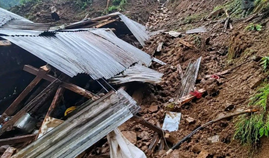 जाजरकोटमा पहिरोले अस्थायी टहरा पुरिँदा महिलाको मृत्यु