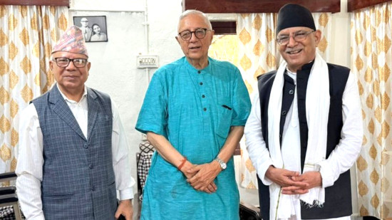 कोइराला निवसमा शेखर, प्रचण्ड र नेपालबीच भेट