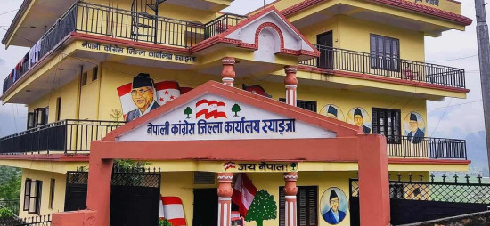 बाढीपीडितका लागि नेपाली कांग्रेस स्याङ्जाले गर्‍यो १ लाख सहयोग 