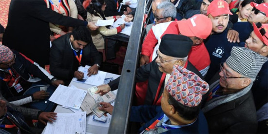 केपी ओलीले दर्ता गराए अध्यक्षमा उम्मेदवारी