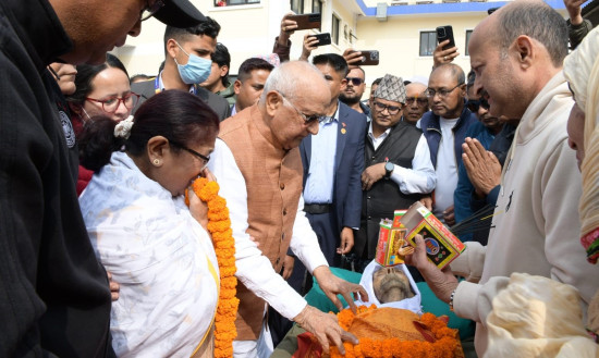 ओलीका पिताको पार्थिव शरीर अस्पतालबाट निकालियो