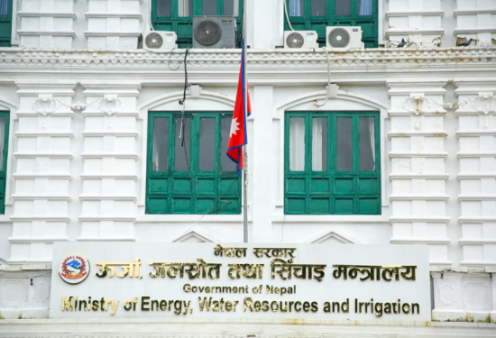 भोटेकोशी बाढीमा ज्यान गुमाएकाको सम्मानमा राष्ट्रिय झण्डा आधा झुकाइयो (तस्बिरहरू)