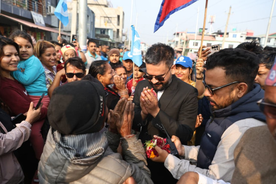 बिहानैदेखि झापा–५ मा बालेनको घरदैलो कार्यक्रम [तस्बिरहरू]