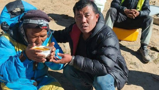 सगरमाथा क्षेत्रमा बेपत्ता गाइट दावा शेर्पा ६ दिनपछि भेटिए