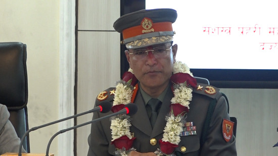 दर्ज्यानी चिन्ह ग्रहण गर्दै महानिरीक्षक पौडेलले भने- नागरिक सुरक्षाप्रति मेरो निष्ठा सँधै अटल रहनेछ