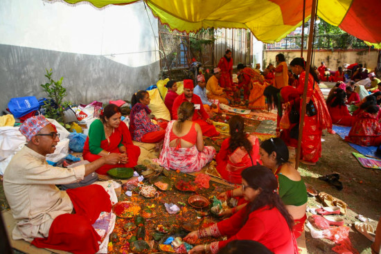 ऋषि पञ्चमीमा ऋषेश्वर मन्दिरमा भीड [तस्बिरहरू ]