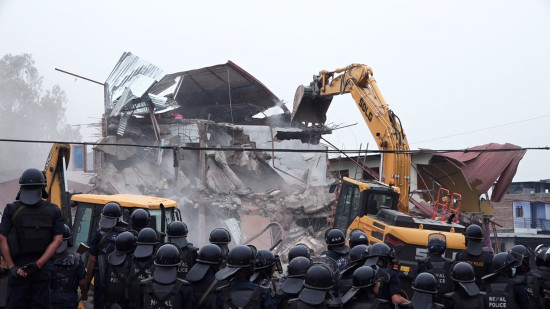 मनोहरा सुकुम्बासी बस्तीमा चल्यो डोजर