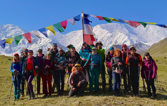१३ जना शेर्पाद्वारा लेनिन पिकको सफल आरोहण
