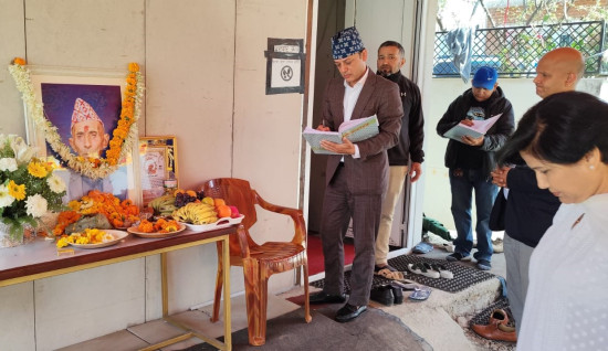 डीपी अर्याल केपी ओलीलाई भेट्न भक्तपुरस्थित गुण्डु निवासमा