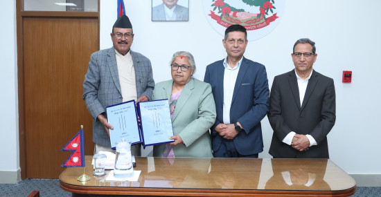 आयोगको प्रतिबेदन बुझ्दै प्रधानमन्त्रीले भनिन्- निचोड मात्रै भए पनि सार्वजनिक गर्छौं