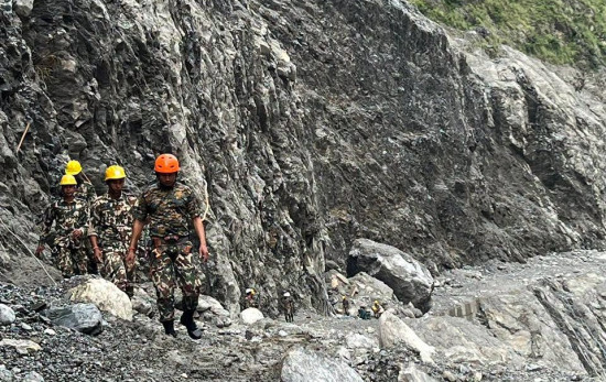 खोज तथा उद्धार कार्य जारी, विभिन्न प्रभावित क्षेत्रबाट २९ जनाको हवाई उद्धार