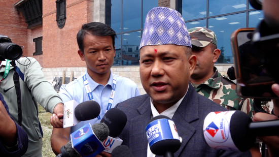 संसद बाहिर सांसद: डिपी अर्यालको प्रशंसा, ‘बादल’को आलोचना