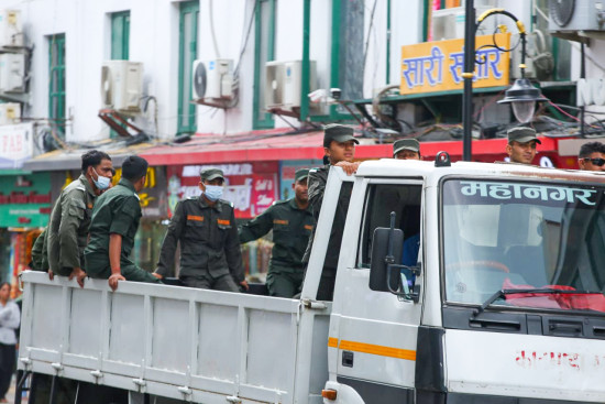 गणेश नेपाली प्रकरणपछि सडकमा फर्किए महानगर प्रहरी [तस्विरहरू]