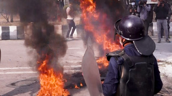 एमाले प्रदर्शनले माइतीघर क्षेत्र तनावग्रस्त [तस्बिरहरू]