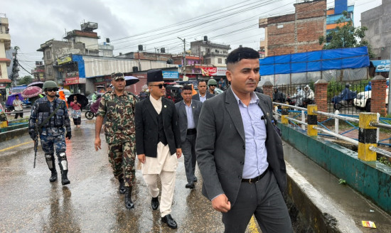 एमाले कार्यालय च्यासलमा अवलोकनको लागि पुगे गृहमन्त्री गुरुङ