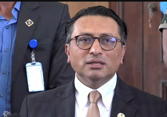 उद्धारपछि पुनःस्थापना र पुनर्निर्माणमा केन्द्रित हुनुपर्छ : अर्थमन्त्री 
