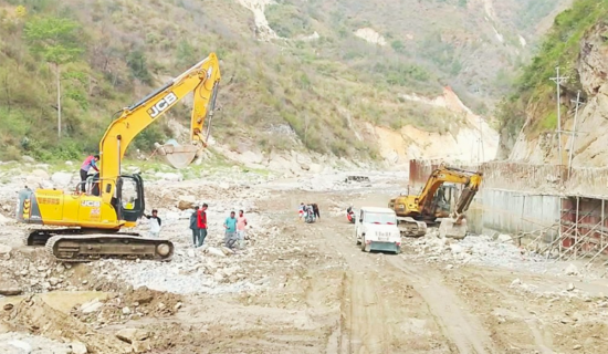 मापदण्ड विपरित नदी उत्खनन् गर्ने १७ सवारी साधन प्रहरी नियन्त्रणमा