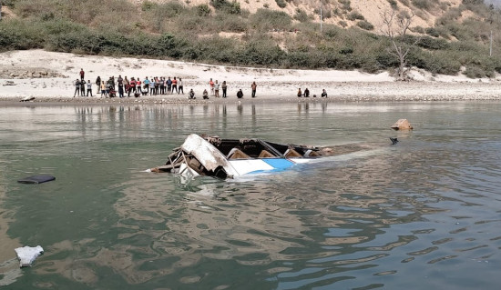 रामेछाप बस दुर्घटना : मृतकको संख्या १२ पुग्यो, ९ जनकाे पहिचान खुल्याे