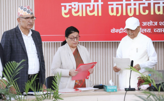 विद्या भण्डारीले लिइन् एमाले वरिष्ठ उपाध्यक्षको सपथ 
