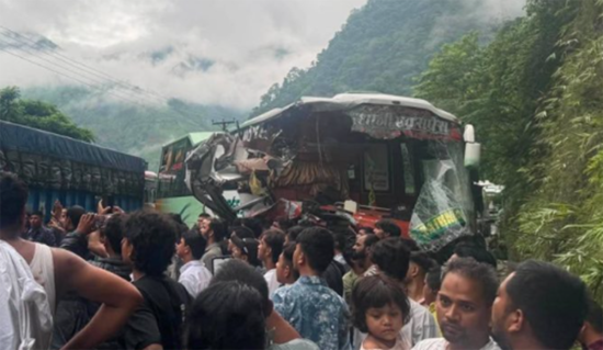 जलबिरेमा तीनवटा सवारीसाधन ठोक्किँदा २६ घाइते