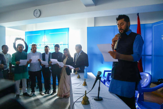 रास्वपाका नवनिर्वाचित पदाधिकारी र केन्द्रीय सदस्यले लिए शपथ 