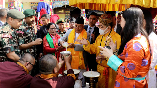 राष्ट्रपति पाैडेलद्वारा बौद्धस्थित ल्हाखाङ गुम्बामा पूजा