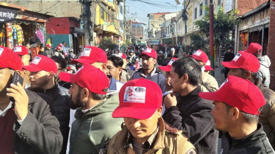 एमाले महाधिवेशन : थापागाउँदेखि च्यासलसम्म विद्या–ईश्वर पक्षको ‘रेड मार्च’