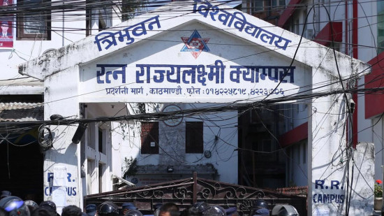 स्ववियू निर्वाचन माग गर्दै आरआर क्याम्पसमा नेविसंघको तोडफोड 