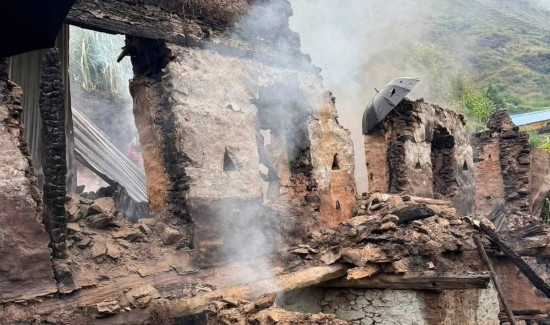 मुगुमा आगलागी हुँदा दुई घर जलेर नष्ट