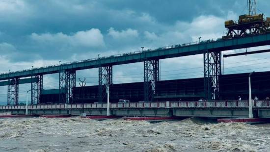 सप्तकोशीमा दुई लाख क्युसेक नाघ्यो पानीको बहाव, कोशी ब्यारेजका २४ ढोका खोलिए