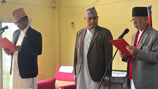 सुदूरपश्चिमका मुख्यमन्त्री भट्टले लिए शपथ