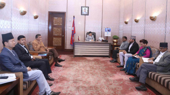 संसदको अवरोध हटाउन सभामुख छलफलमा