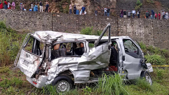 पोखराकाे लामेआहालमा इभी भ्यान दुर्घटना, ३ जनाको मृत्यु
