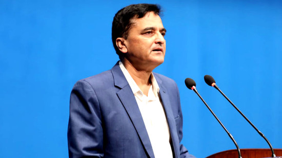 दाहाललाई सांसद योगेश भट्टराईकाे चेतावनी– सिसाको घरमा बसेर अर्काको घरमा ढुंगा हान्ने मूर्खता नगर्नू