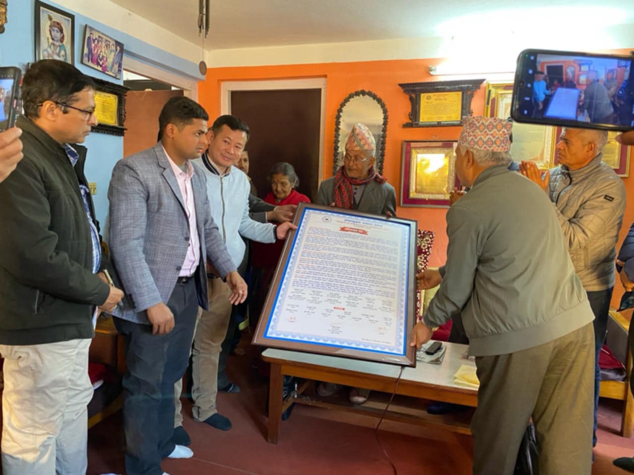 ओखलढुङ्गा पत्रकार समाजले गर्‍यो वरिष्ठ पत्रकार दाहाललाई अभिनन्दन