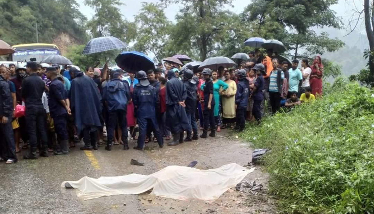 धादिङमा ट्रकको ठक्करबाट दुई बालकको घटनास्थलमै मृत्यु