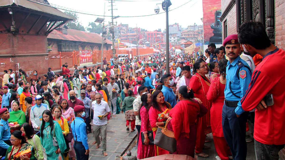 एक लाख बढीले गरे पशुपतिनाथको दर्शन