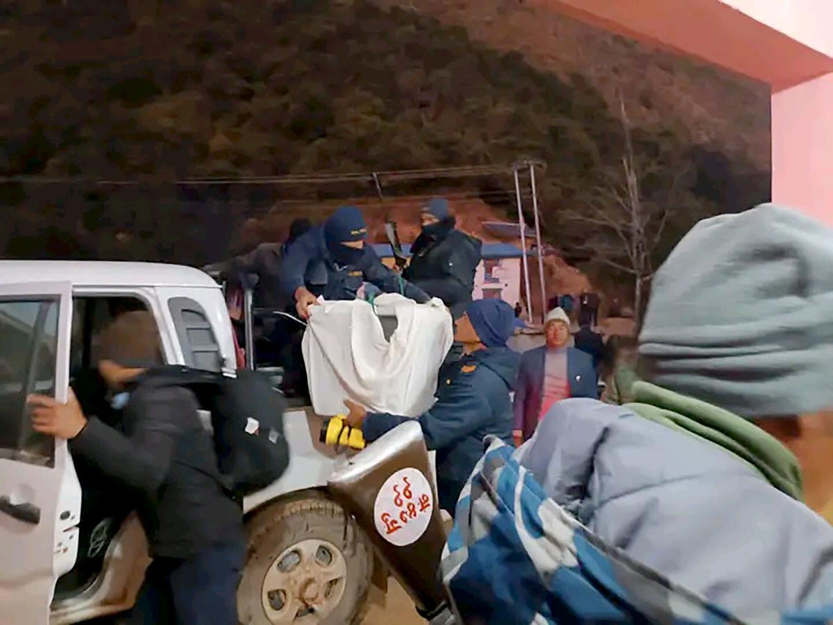 मतदानस्थल लगियो मतपेटिका (तस्बिरहरू)