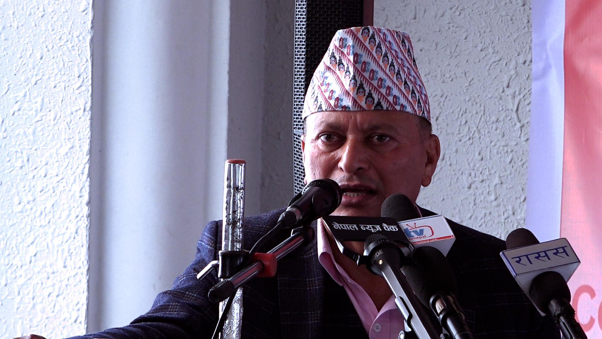 चीनबाट ऋण लिंदै नलिने भनेको होइन : मन्त्री अधिकारी
