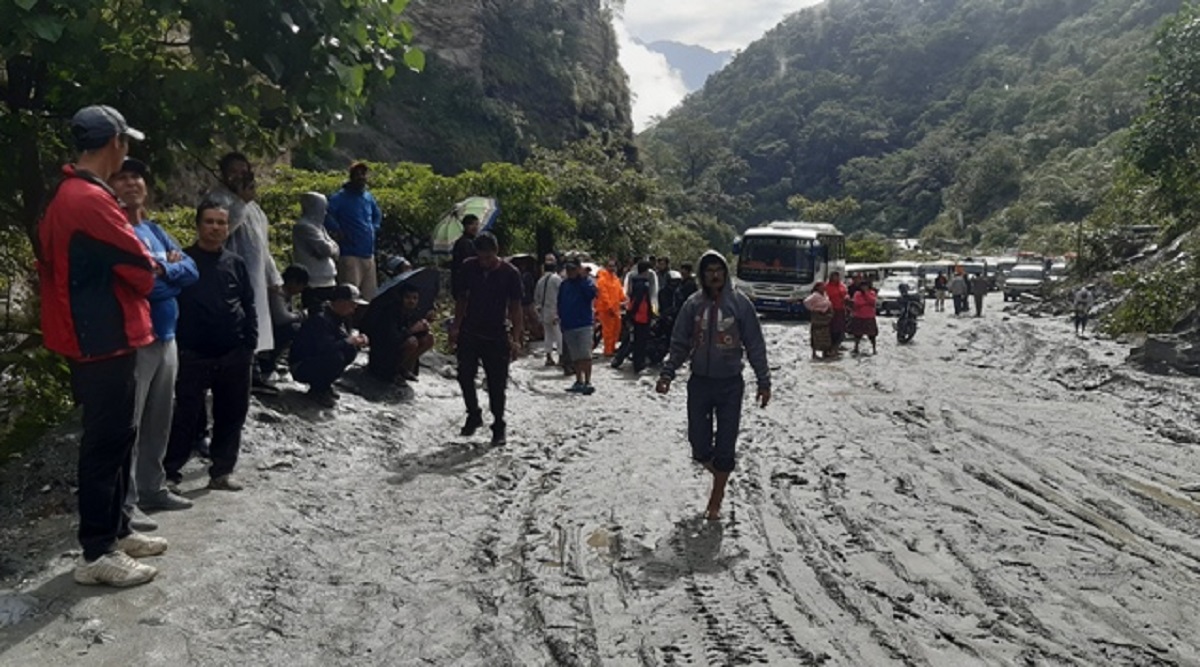 मुस्ताङ जाने पर्यटकलाई सधैँ पहिरोको सास्ती 