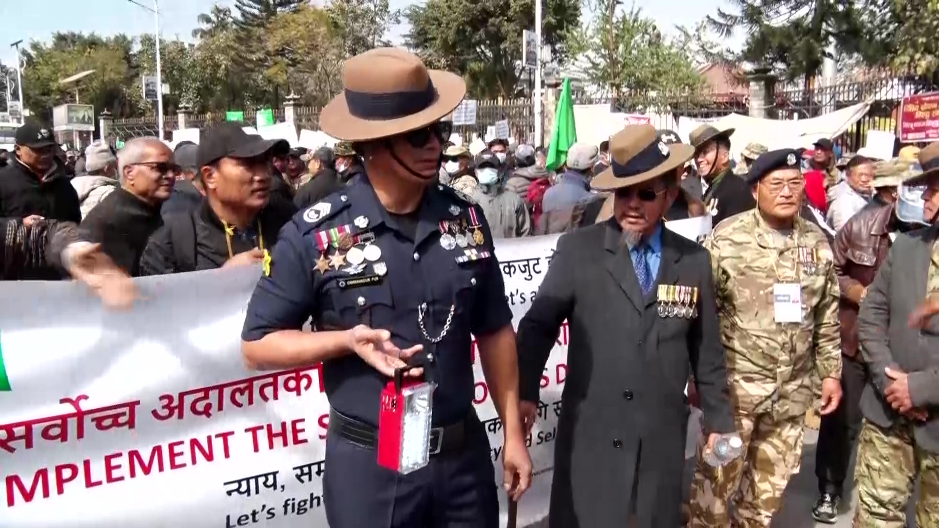 सर्वाेच्चको आदेश कार्यान्वन गराउन माग गर्दै ब्रिटिस गोर्खा भूतपूर्व सैनिककाे प्रदर्शन